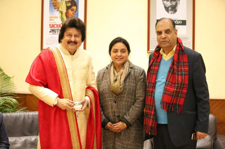 Green Earth Productions : Manasi with Gazal Gayak Shri. Pankaj Udhas Ji and Padmashri Shri. Alok Mehta Ji - Click to Enlarge Green Earth Productions : Manasi with Gazal Gayak Shri. Pankaj Udhas Ji and Padmashri Shri. Alok Mehta Ji - Click to Enlarge