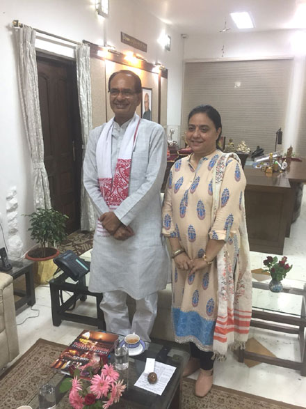 Green Earth Productions : Manasi with Madhya Pradesh Chief Minister Shri. Shiv Raj Ji - Click to Enlarge Green Earth Productions : Manasi with Madhya Pradesh Chief Minister Shri. Shiv Raj Ji - Click to Enlarge