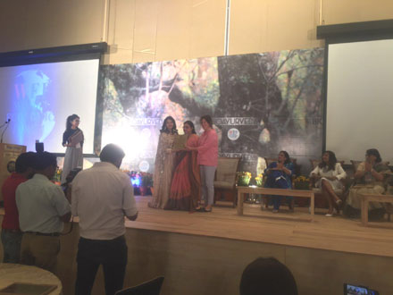 Green Earth Productions : Manasi receiving Women Economic Forum Award - Click to Enlarge Green Earth Productions : Manasi receiving Women Economic Forum Award - Click to Enlarge