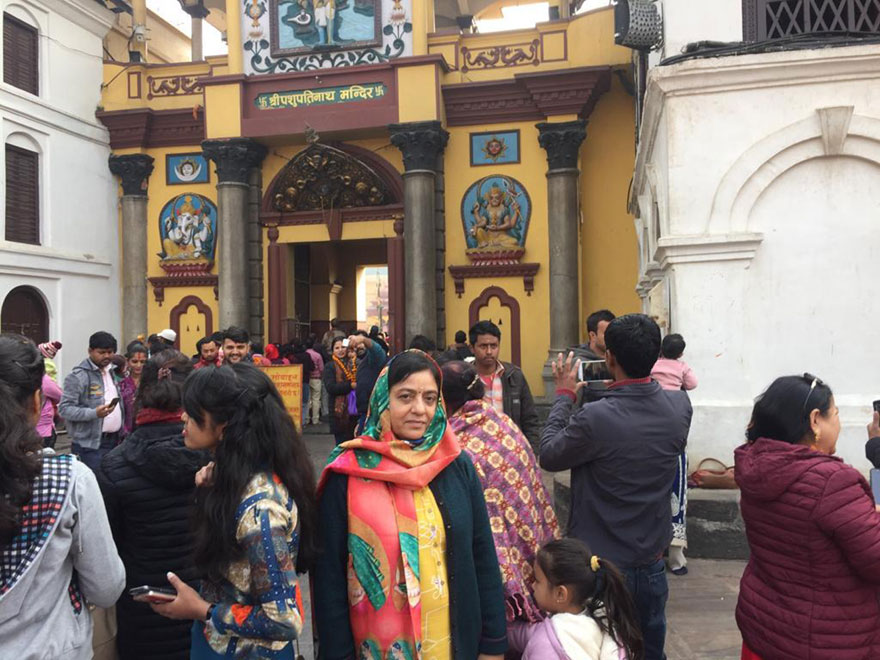 Green Earth Productions : Manasi at Pashupatinath Mandir, Kathmandu - Click to Enlarge Green Earth Productions : Manasi at Pashupatinath Mandir, Kathmandu - Click to Enlarge